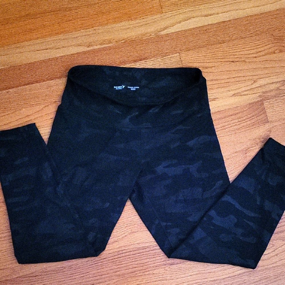 Old Navy Active Black Camo Leggings